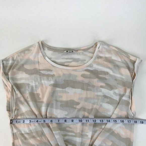 Lucky Brand Twist Front Camo Tee Women's Size Medium Cap Sleeves Crew Neck - Picture 5 of 8